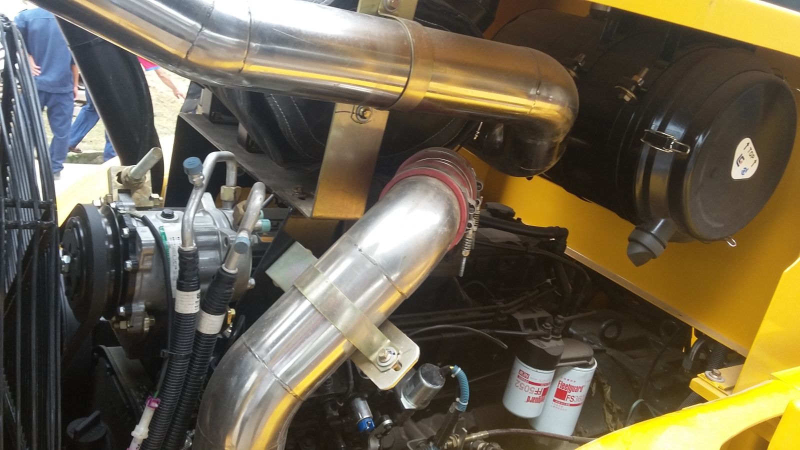 Máy xúc lật Liugong CLG862H sức nâng 6.5 tấn gầu 5.2m3